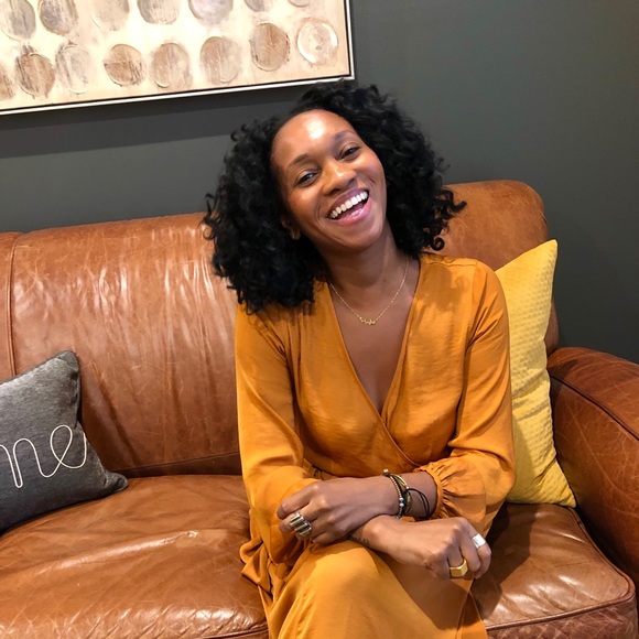 Hey there! Welcome to my closet 💙 - Picture 3 of 5